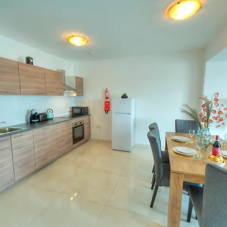 Apartmán Seafront Beautifully Furnished 2 Bedrooms Gogzr-3