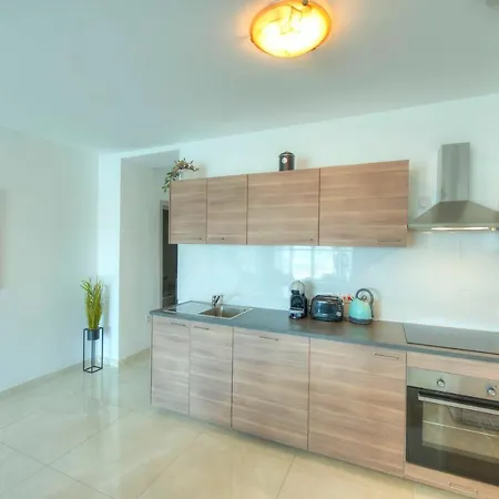 Seafront Beautifully Furnished 2 Bedrooms Gogzr-3 Apartmán Gzira