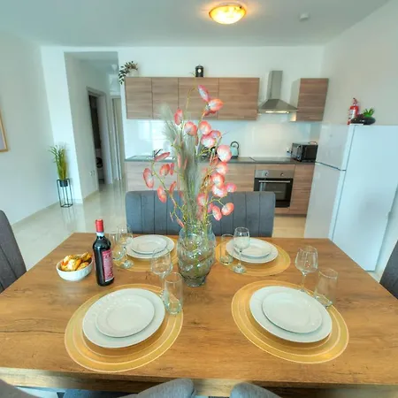 Seafront Beautifully Furnished 2 Bedrooms Gogzr-3 Daire