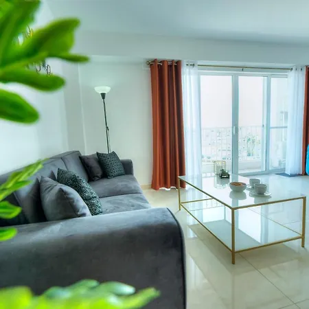 Apartman Seafront Beautifully Furnished 2 Bedrooms Gogzr-3