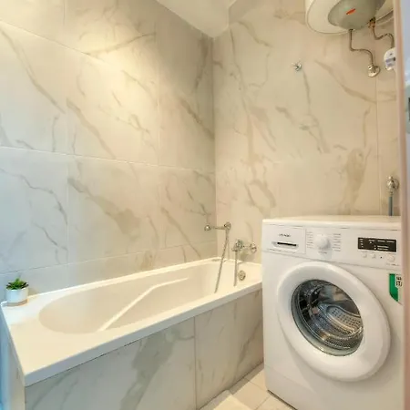 Seafront Beautifully Furnished 2 Bedrooms Gogzr-3 *