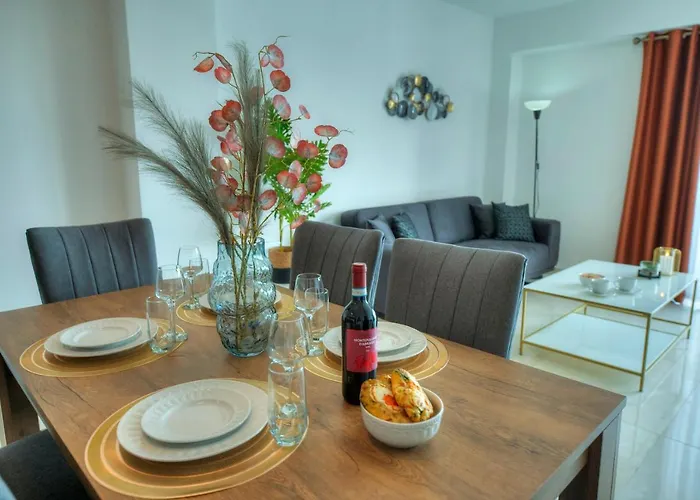 Seafront Beautifully Furnished 2 Bedrooms Gogzr-3 *