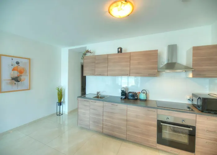 Seafront Beautifully Furnished 2 Bedrooms Gogzr-3 Apartamento Gzira