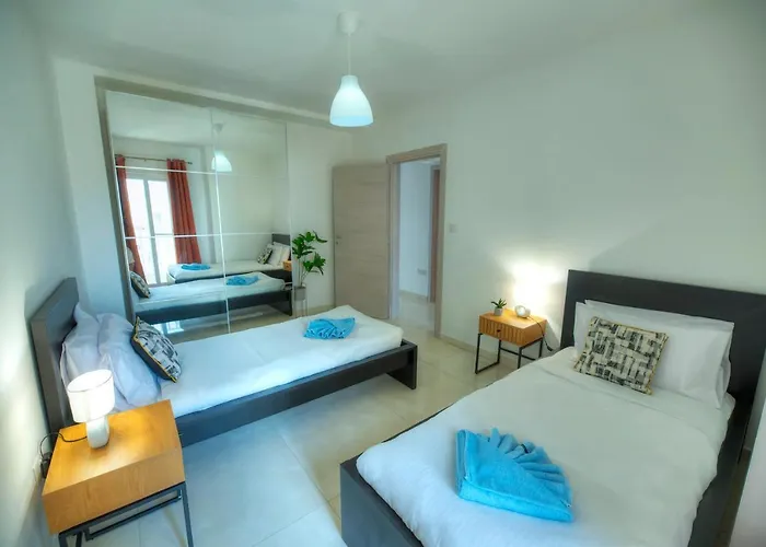 Seafront Beautifully Furnished 2 Bedrooms Gogzr-3 *